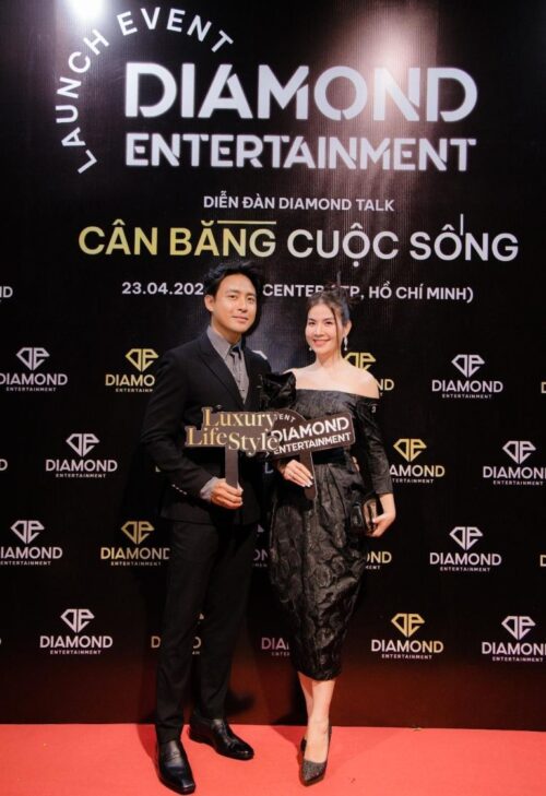 Diễn viên Thanh Duy cùng bà xã – diễn viên Kha Ly chúc mừng đến “hành trình mới” của Diamond Entertainment