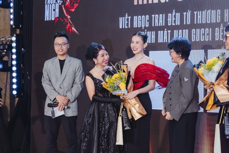 Vòng cổ ngọc trai quý giá đã được trao tặng cho cho “Queen of the Night” - Á hoàng Đá quý Cao Thùy Trang. 